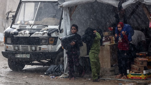 Israël verbiedt tientallen hulporganisaties: 'Hulpverlening Gaza in gevaar'